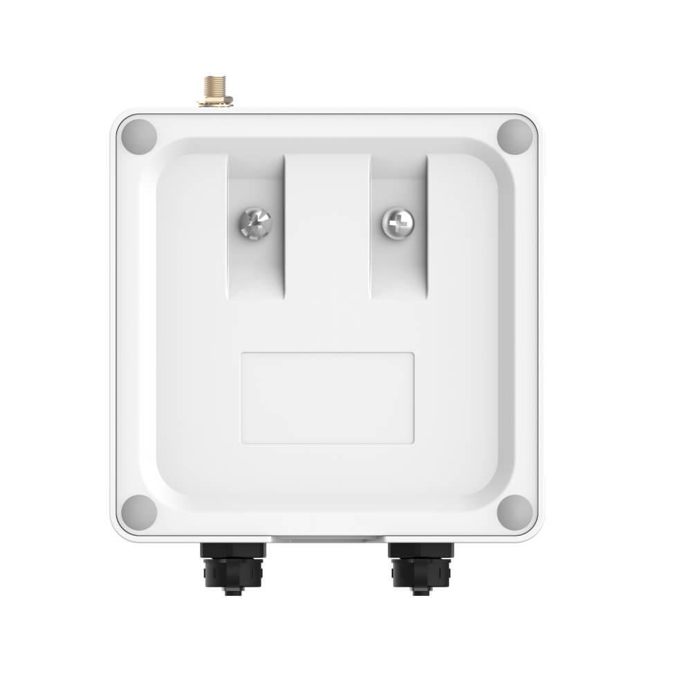 Milesight UC502 battery-powered LoRaWAN IoT controller with IP67 rating and multi-interface support.